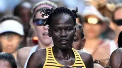 Rebecca Chepteguei compitiendo en el Mundial de Atletismo en 2023