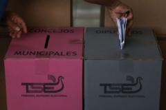 2024 年 3 月 3 日にエルサルバドルで行われる地方選挙とパルラセン選挙の投票箱。
