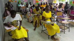 የ12ተኛ ክፍል ሴት ተፈታኞች ፈተና ላይ