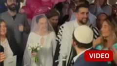 மோதலுக்கு நடுவே கார் பார்க்கிங்கில் திருமணம் செய்த இஸ்ரேலிய தம்பதி