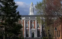 دانشگاه هاروارد از پراعتبارترین دانشگاه‌های خصوصی آمریکاست