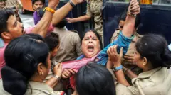सोमवार को सीजेपी के प्रदर्शन के दौरान एक आंदोलनकारी महिला