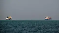 இந்தியக் கொடியை ஏந்திய இரண்டு கப்பல்கள் ஹோர்முஸ் நீரிணையைக் கடக்க முடிந்தது (சித்தரிப்புப் படம்)