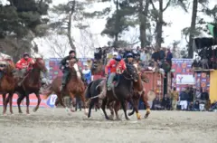 چابه اندازان در حال بزکشی در لیگ بزکشی افغانستان