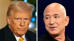 Ishusho y'amafoto yashizwe hamwe, Donald Trump n'umukuru wa Amazon Jeff Bezos.