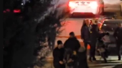 اسکرین از ویدیو بازداشت یک دانشجو در مقابل کوی دختران دانشگاه بهشتی تهران - ۱۰ دی ۱۴۰۴