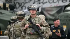 Miembros de la Guardia Nacional en Los Ángeles.