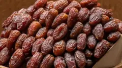 রোজায় ইফতারির অন্যতম অনুষঙ্গ খেজুর