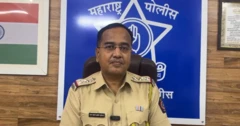 बोरीवली रेलवे के वरिष्ठ पुलिस निरीक्षक दत्ता खुपरेकर के अनुसार, यह घटना मुंबई लोकल ट्रेन में मंगलवार (23 जून) रात करीब 10 बजे के आसपास हुई