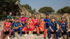 जिम्बाब्वेको राजधानी हरारेस्थित वाइल्ड लाइफ केन्द्रमा सामूहिक तस्बिर लिँदै प्रतिस्पर्धी राष्ट्रका कप्तानहरू