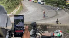 situasi di Sitinjau Lauik, Sumatra Barat.