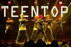 Esta fotografía, tomada el 26 de septiembre de 2013, muestra al grupo de ídolos surcoreano Teen Top actuando en el programa Mnet Countdown, en Seúl.
