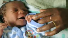 Ọmọ tuntun ti wọn gbe dani