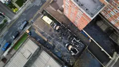 نمای پهپادی از آمبولانس‌های سوخته