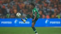 Samuel Chukwueze wit di ball