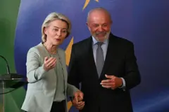 Lula e a presidente da Comissão Europeia, Ursula von der Leyen, após a assinatura do acordo entre a União Europeia e o Mercosul em janeiro de 2026