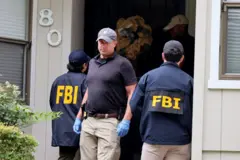 Các đặc vụ FBI đột kích nhà của Thị trưởng Oakland Sheng Thao ở Oakland, California hôm 20/6 (giờ Mỹ)