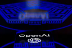 Logotipo da OpenAI sobreposto a um desenho do Pentágono.