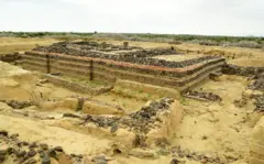 መሰረት ጥንታዊ ህንጻ ኣዱሊስ