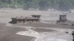 त्रिशूलीमा बुधवार आएको बाढीले क्षतिग्रस्त नुवाकोटको विदुर क्षेत्रका संरचना