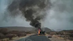 በጦርነቱ የተቃጠለ ተሽከርካሪ 