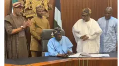 Aworan Aarẹ Tinubu ati awọn oṣiṣẹ rẹ