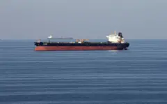 Các tàu chở dầu đi qua eo biển Hormuz, ngày 21/12/2018