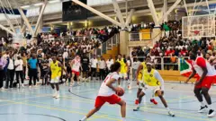  Mu kibuga c'umupira wa basketball i Genève, ku wa 19 Ndamukiza, Swisse