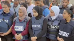 صحفيون يحضرون تأبين الغول