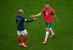 Антуан Гризманн марокколук Ромен Саисс менен