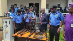 Abiọdun Alamutu lasiko to n ba awọn akọroyin sọrọ