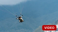மகாராஷ்டிரா: தேர்வு எழுத பாராகிளைடிங் மூலம் சென்ற மாணவர்