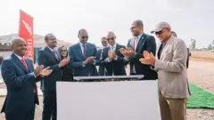 MM Abiy Ahmad qondaalota mootummaa olaanoo waliin dhakaa bu'uuraa yoo kaa'an