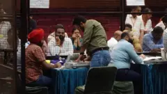 জম্মু-কাশ্মীর এবং হরিয়ানায় মঙ্গলবার সকাল থেকে ভোট গণনা শুরু হয়