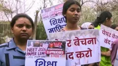 पेपर लीकनंतर नीट परीक्षा रद्द करण्याच्या निर्णयामुळं विद्यार्थी संघटनांनी भोपाळमध्ये परीक्षांमधील अनियमितता प्रकरणी आंदोलन केलं होतं.