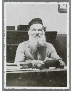 Uma fotografia em preto e branco de Joseph Roulin em 1902