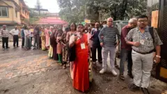 ভোটগ্রহণ শুরু হওয়ার আগেই লাইনে দাঁড়িয়ে আছেন অনেক ভোটার, কুচবিহার জেলার একটি ভোটকেন্দ্রের ছবি