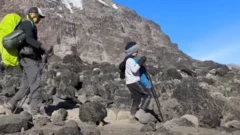 माउंट किलिमंजारो पर चढ़ने वाले तेगबीर