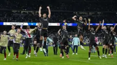 Arsenaal Riyaal maadiridiin [5-1] mo'achuun walakkaa xumura Shaampiyoonsi Liigiif darbe