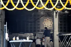 कैफ़े में ब्लास्ट के बाद की तस्वीर