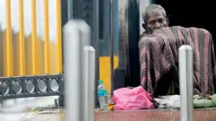 சாலையோரம் தூங்குவோர் விபத்தில் இறப்பது தொடர்கிறது