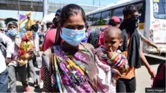 लॉकडाउन के दौरान मजदूर