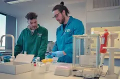 تفكيك السجائر الإلكترونية مع الدكتور ستيفن تشايلدز في جامعة سندرلاند