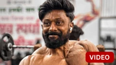 பாடி பில்டிங்கில் அசத்தும் சுமை தூக்கும் தொழிலாளி