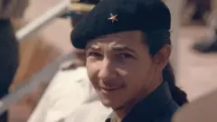 Raúl Castro jovem com uma boina na cabeça