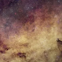 Una vista amplia del bulbo galáctico, que es la fotografía de alta resolución más grande jamás tomada del centro de nuestra galaxia, la Vía Láctea, en luz visible