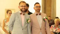 Ondrej (esq.) e Jiri Vedralbrazino777 entrarseu casamento