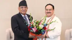 नेपाल के प्रधानमंत्री प्रचंड और बीजेपी अध्यक्ष जेपी नड्डा की फाइल फोटो