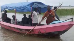 ሐይቁ ላይ የሚታይ ጀልባ
