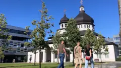 Територія Українського католицького університету - церква і сучасний навчальний центр позаду неї